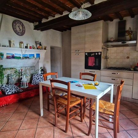 appartamento con due camere matrimoniali nel centro di roccatederighi Esterno foto