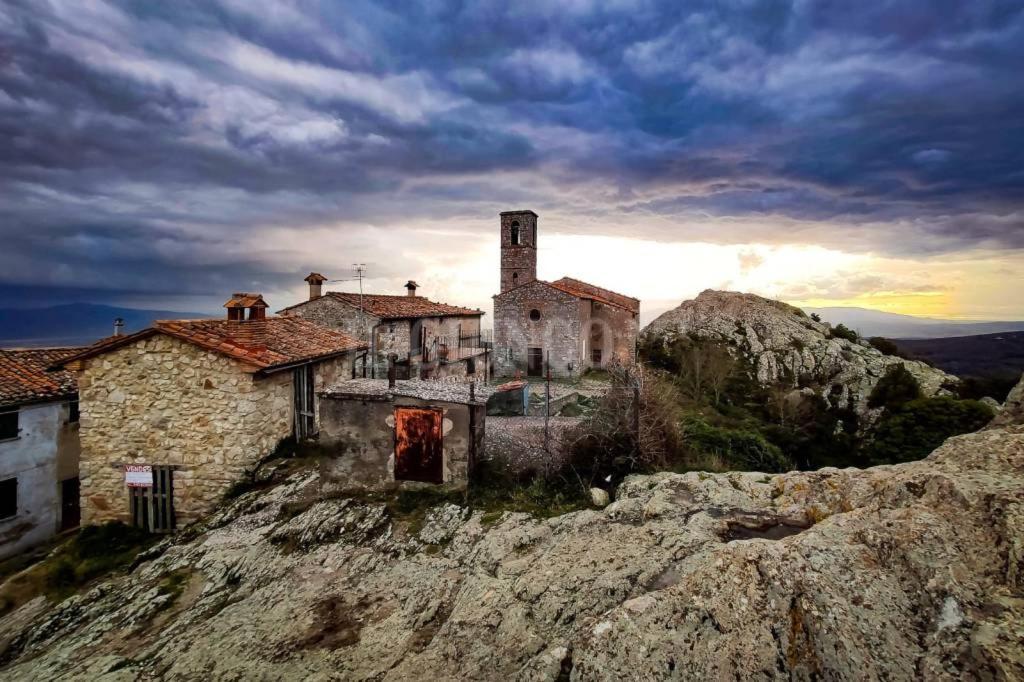 appartamento con due camere matrimoniali nel centro di roccatederighi Esterno foto